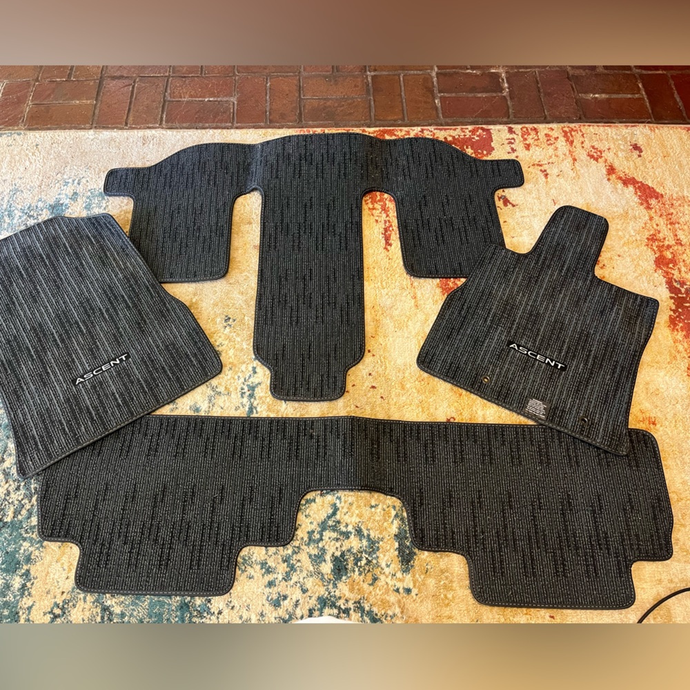 2019 Subaru Ascent cloth floor mats
